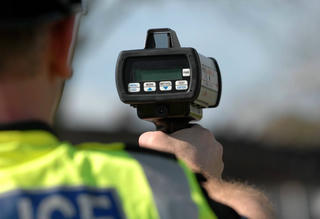 Bị phạt tương đương... 3 tỷ đồng vì lái xe qua tốc độ