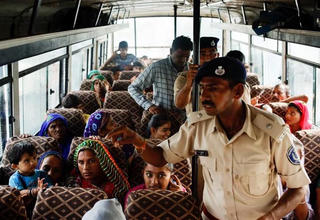 Hàng chục nghìn người tại Ấn Độ và Pakistan sơ tán tránh bão Biparjoy