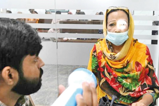 Pakistan đóng gần 60.000 trường học vì dịch đau mắt đỏ