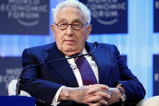 Cựu Ngoại trưởng Mỹ Henry Kissinger qua đời ở tuổi 100
