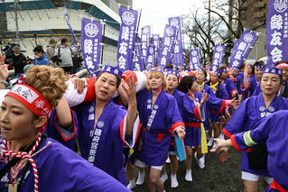 Phụ nữ Nhật Bản lần đầu tham gia ‘lễ hội khoả thân’
