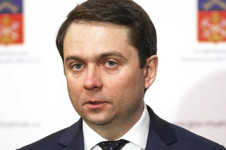 Một thống đốc của Nga bị đâm