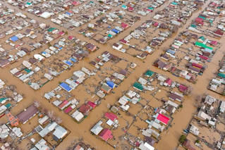 Sơ tán hàng nghìn người do lũ lụt lịch sử ở Nga