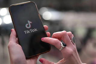 TikTok chặn thanh thiếu niên sử dụng các bộ lọc làm đẹp