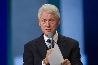 Cựu Tổng thống Mỹ Bill Clinton nhập viện trước ngày Giáng sinh