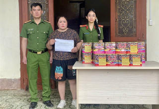 Bắt giữ đối tượng vận chuyển trái phép hơn 36kg pháo nổ 