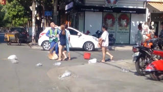 Phạt chủ shop quần áo 2,5 triệu đồng vì đánh bà lao công