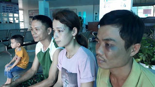 Nghi án cặp vợ chồng bị nhóm người đòi nợ thuê đánh rồi bắt quỳ giữa nắng