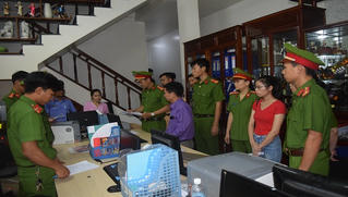 Khởi tố, bắt tạm giam 'trùm' cát sỏi, vận tải ở Huế