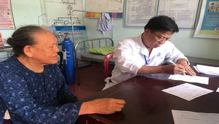 Ban Quân Dân y Hương Trà khám bệnh cấp phát thuốc miễn phí tri ân ngày thương binh liệt sĩ