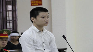 Xét xử vụ đâm người tử vong vì bị nhắc vượt đèn đỏ