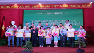 Văn phòng báo PLVN khu vực Bình Trị Thiên được Chủ tịch UBND tỉnh Thừa Thiên Huế tặng bằng khen