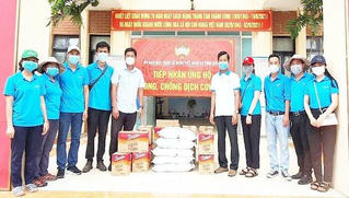 Trung tâm đào tạo lái xe Tâm An tặng quà cho các đối tượng nghèo, ảnh hưởng Covid-19