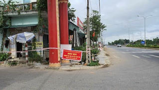 Khẩn cấp khoanh vùng sau khi gia đình năm người nhiễm virus SARS-CoV-2