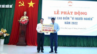 Điện lực Thừa Thiên Huế chung tay ủng hộ tháng cao điểm “Vì người nghèo” năm 2022 
