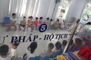 Bất ngờ khi 1 trụ sở phường ở Huế thành nơi trông giữ gần 100 trẻ mầm non