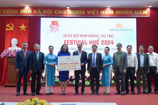 Vietnam Airlines tài trợ 1,2 tỷ đồng tại Festival Huế 2024 