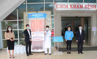 Tặng buồng khử khuẩn và hóa chất khử khuẩn cho Bệnh viện Đa khoa tỉnh Lai Châu