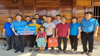 Trao nhà “Mái ấm công đoàn” cho đoàn viên có hoàn cảnh khó khăn