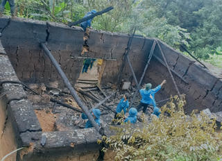 Nhà hộ nghèo bị cháy rụi trong đêm