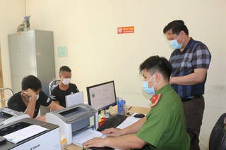 Phạt hành chính người trốn cách ly đi giao dịch tại Ngân hàng Chính sách xã hội