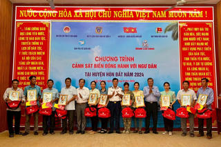 Ấm áp chương trình "Cảnh sát biển đồng hành với ngư dân"