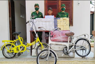 Bắt giữ đối tượng vận chuyển thuốc lá lậu cùng nhiều hàng hóa trái phép