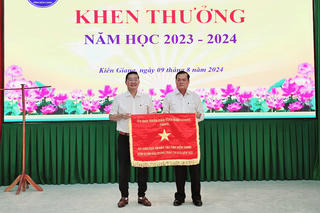 Kiên Giang: Trao tặng danh hiệu Nhà giáo ưu tú cho 13 giáo viên