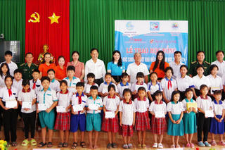 Đồng hành cùng phụ nữ, học sinh nghèo khu vực biên giới tỉnh An Giang