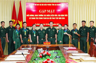 Biểu dương, khen thưởng các huấn luyện viên, vận động viên Đoàn Hội thao BĐBP tỉnh An Giang