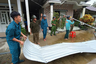 Trên 70 cán bộ, chiến sĩ giúp dân khắc phục hậu quả thiên tai ở Kiên Giang