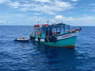 Bộ Tư lệnh Vùng Cảnh sát biển 4 liên tiếp bắt giữ tàu cá vi phạm IUU