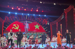 Quà tháng 5 dâng Người