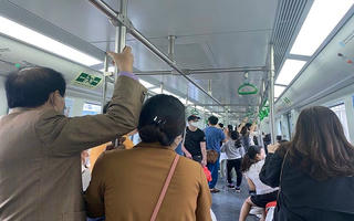 Ngày đầu bán vé, tàu Cát Linh - Hà Đông không còn ghế trống