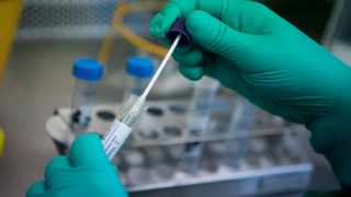 Ninh Bình chỉ đạo xử lý các hành vi nâng giá thuốc, test COVID-19 