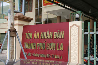 Tòa án TP Sơn La bị tố “lật ngược” phán quyết trong vụ tranh chấp đất