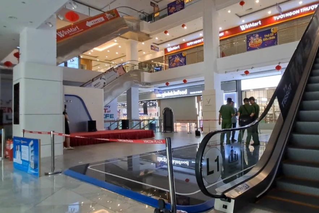Cô gái rơi từ tầng 5 trung tâm thương mại tử vong 