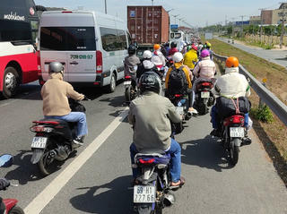 Người dân Cần Thơ ồ ạt quay trở lại thành phố sau những ngày nghỉ Tết