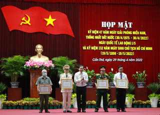 TP. Cần Thơ trọng thể tổ chức Lễ Kỷ niệm 30/4 và 132 năm ngày sinh Chủ tịch Hồ Chí Minh