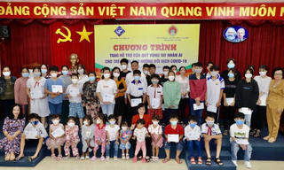 Cần Thơ: Hơn 130 triệu đồng trao tặng trẻ em bị ảnh hưởng bởi dịch COVID-19