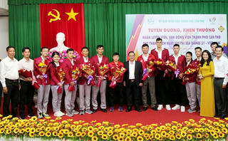 Khen thưởng các vận động viên Cần Thơ đạt thành tích xuất sắc tại SEA Games 31