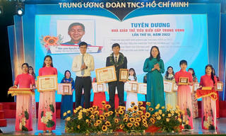 Vinh danh 100 nhà giáo có nhiều đóng góp vào sự nghiệp 'trồng người'