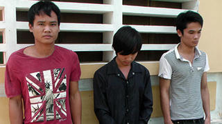 Bắt 3 tài xế “làm chuyện vợ chồng” với bé gái 