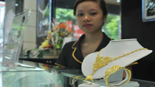 Nữ trang hút khách Hà Nội, mặc giá vàng tăng cao dịp 8/3