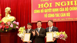 Công bố quyết định của Bộ Chính trị về công tác cán bộ
