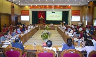 Tránh khen thưởng tràn lan