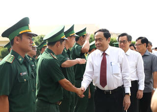 Xây dựng lực lượng biên phòng ngày càng vững mạnh