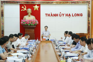 Phó Chủ nhiệm Ủy ban Kiểm tra Trung ương làm việc với Ban Thường vụ Thành ủy Hạ Long