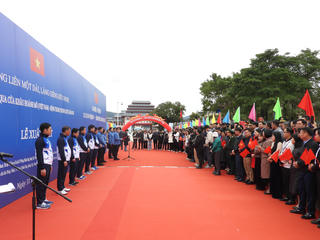 Lần đầu tiên tổ chức Đạp xe hữu nghị qua cửa khẩu Hoành Mô (Việt Nam) - Động Trung (Trung Quốc)