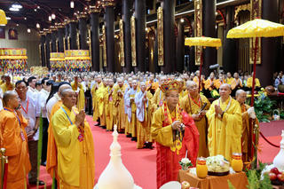 Cung tiễn xá lợi Đức Phật Thích Ca Mâu Ni về chùa Chuông (Hưng Yên)